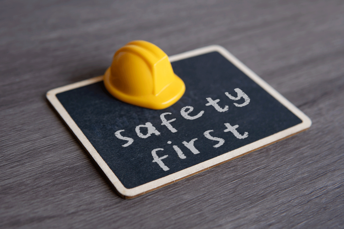 Worker wearing a CSA-approved hard hat at a Canadian construction site
